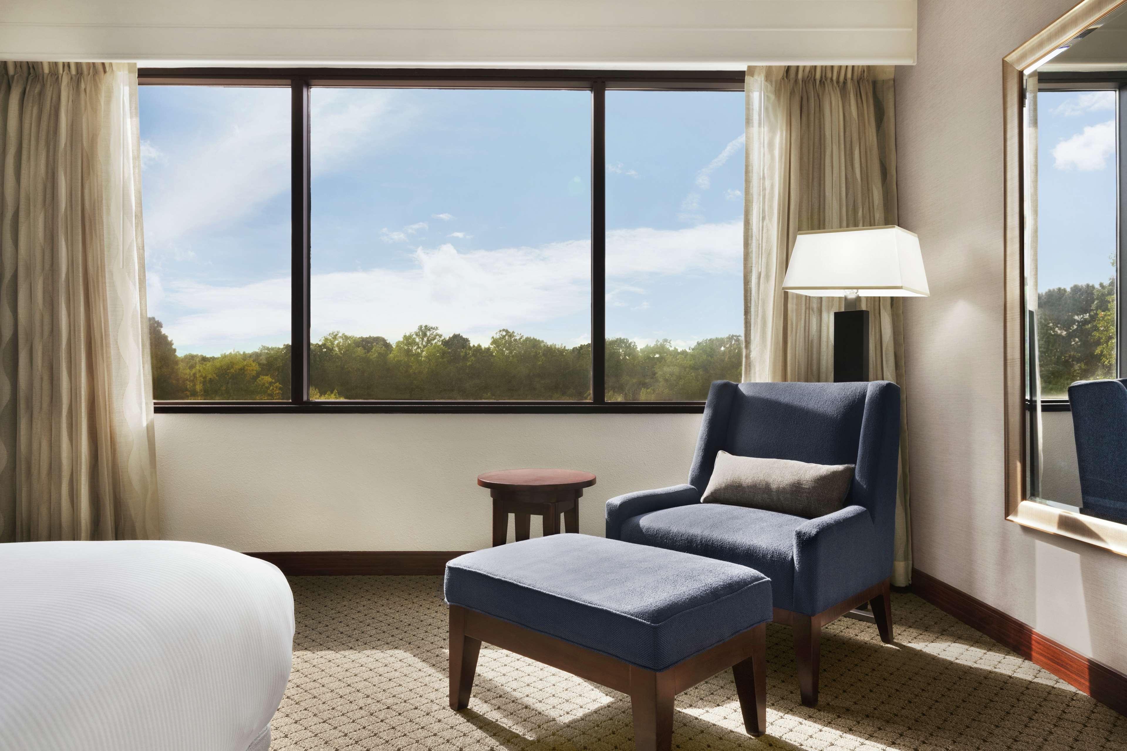 Hotel Hilton Charlotte Executive Park Extérieur photo