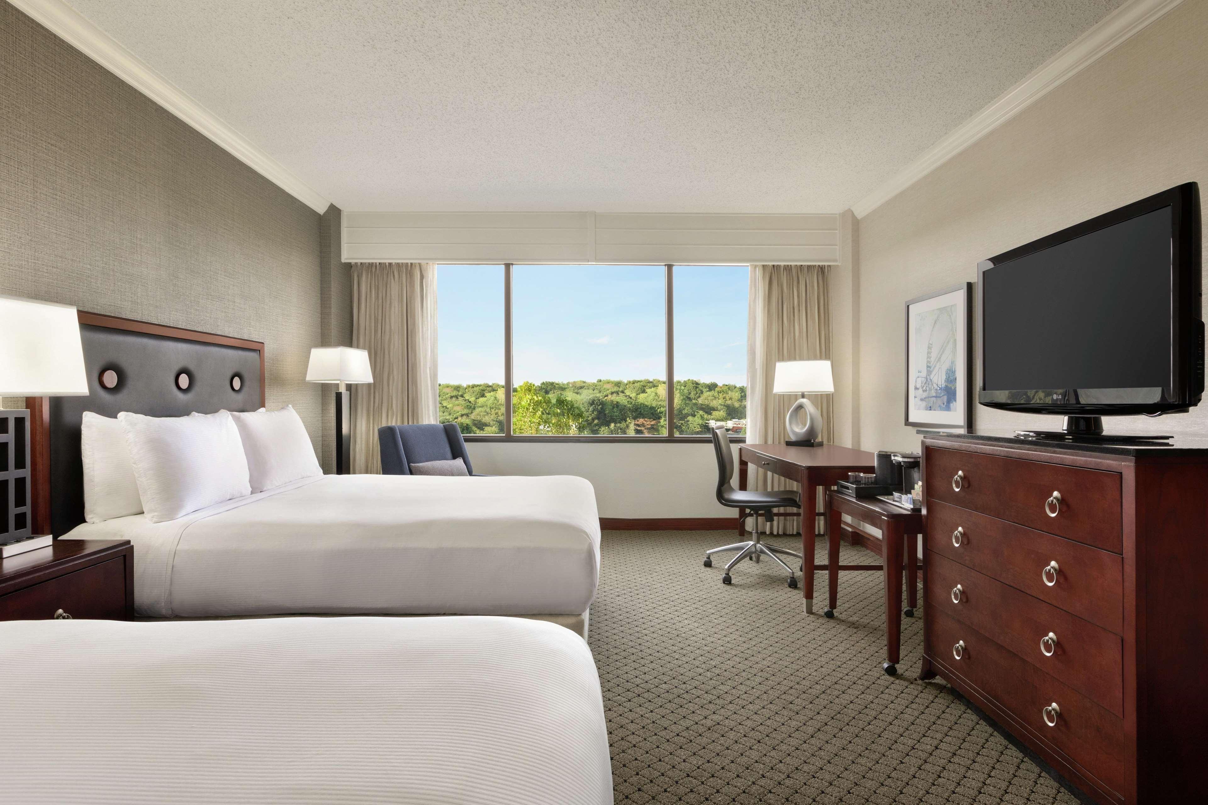 Hotel Hilton Charlotte Executive Park Extérieur photo