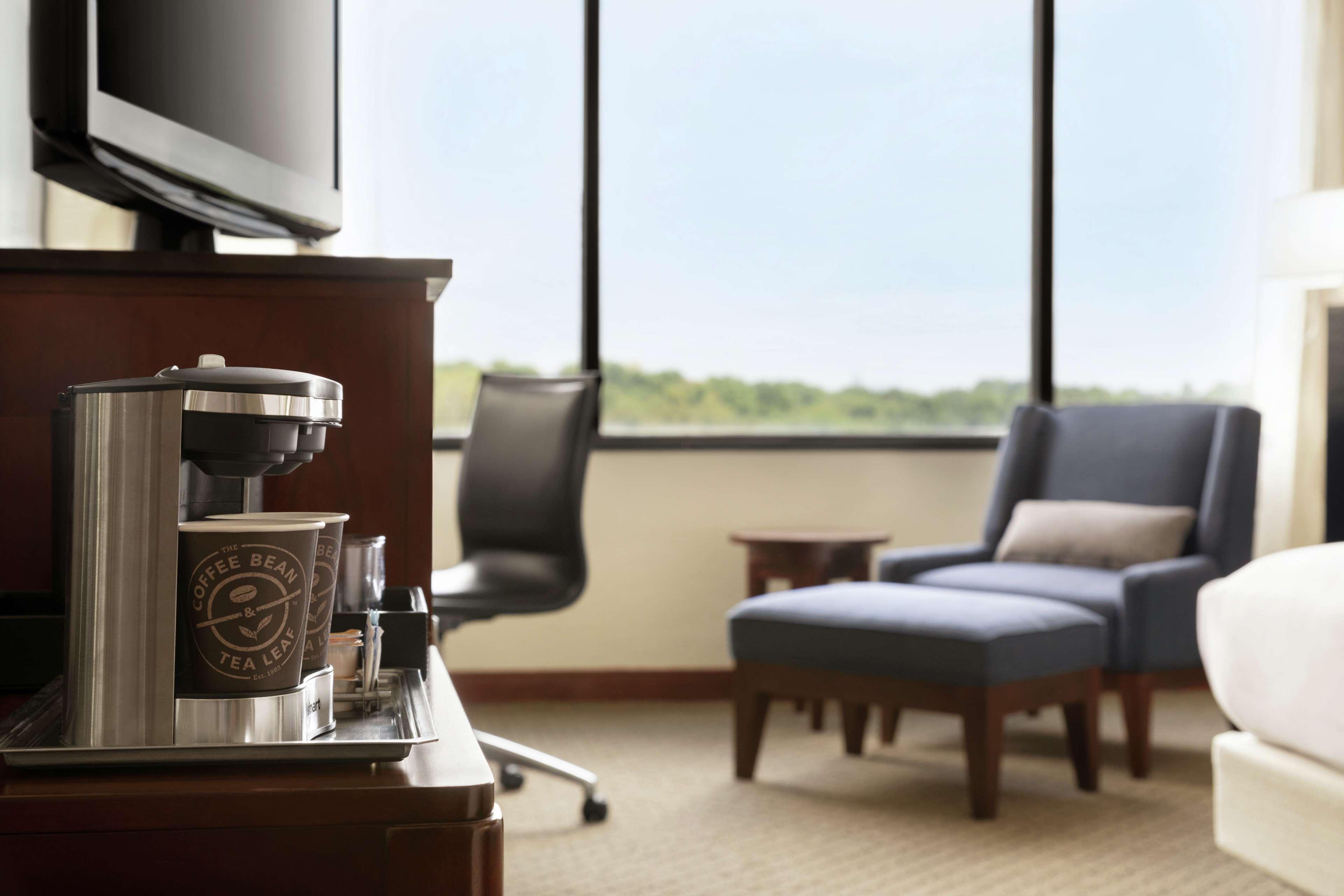 Hotel Hilton Charlotte Executive Park Extérieur photo