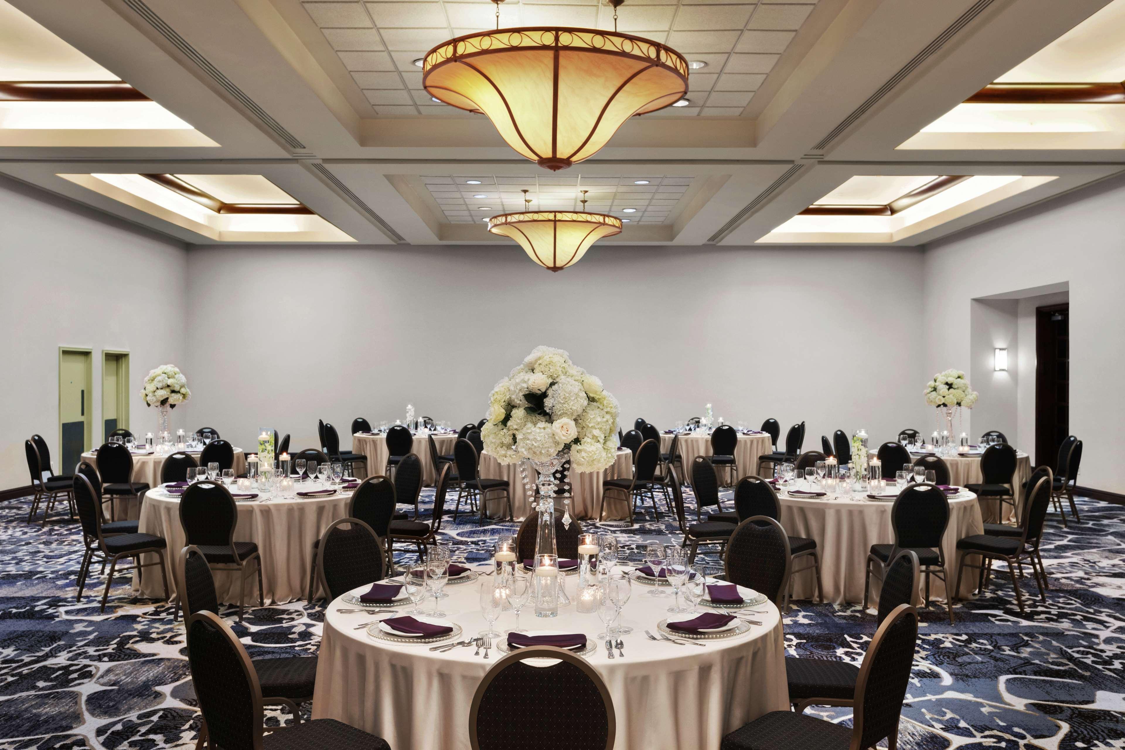Hotel Hilton Charlotte Executive Park Extérieur photo
