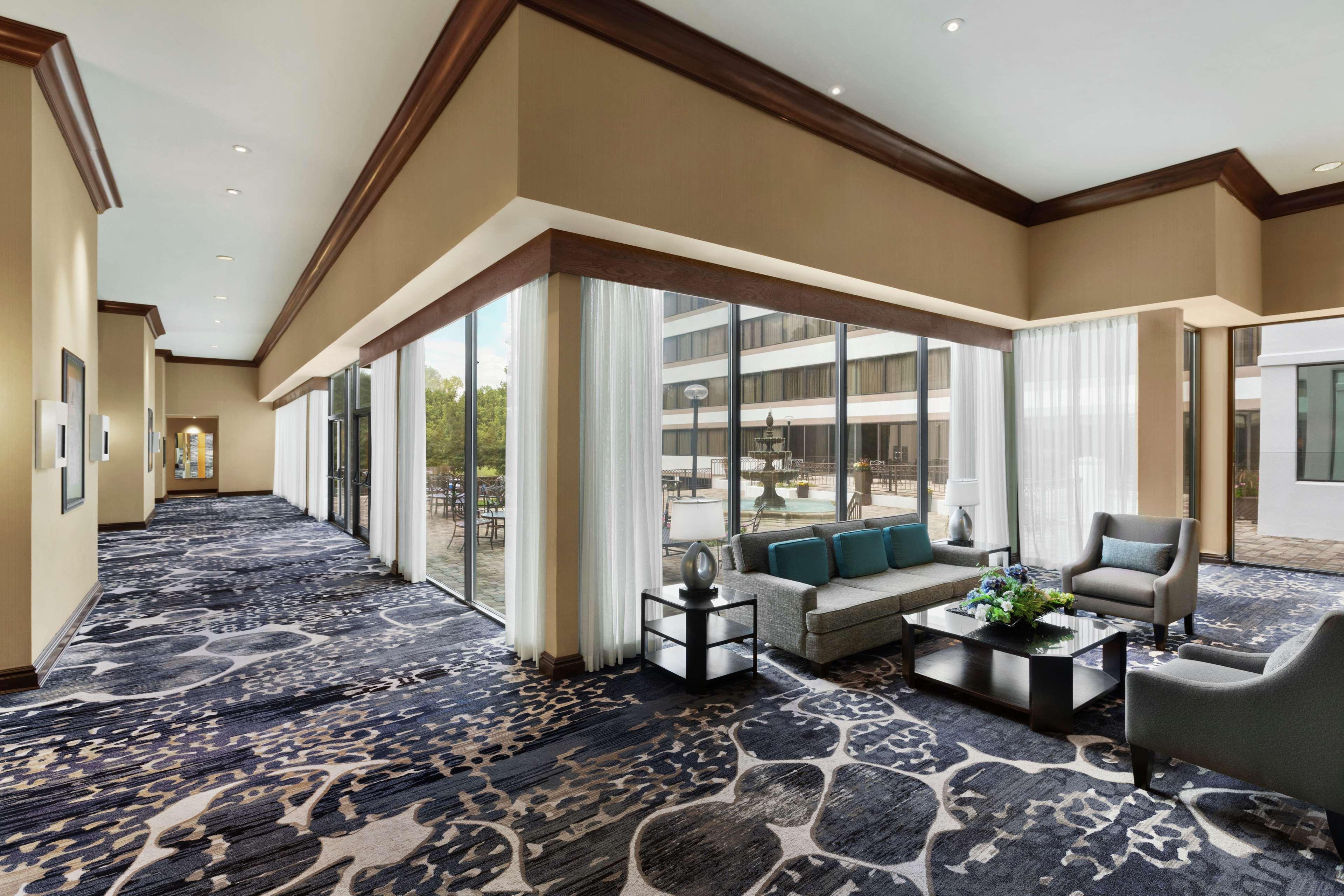 Hotel Hilton Charlotte Executive Park Extérieur photo