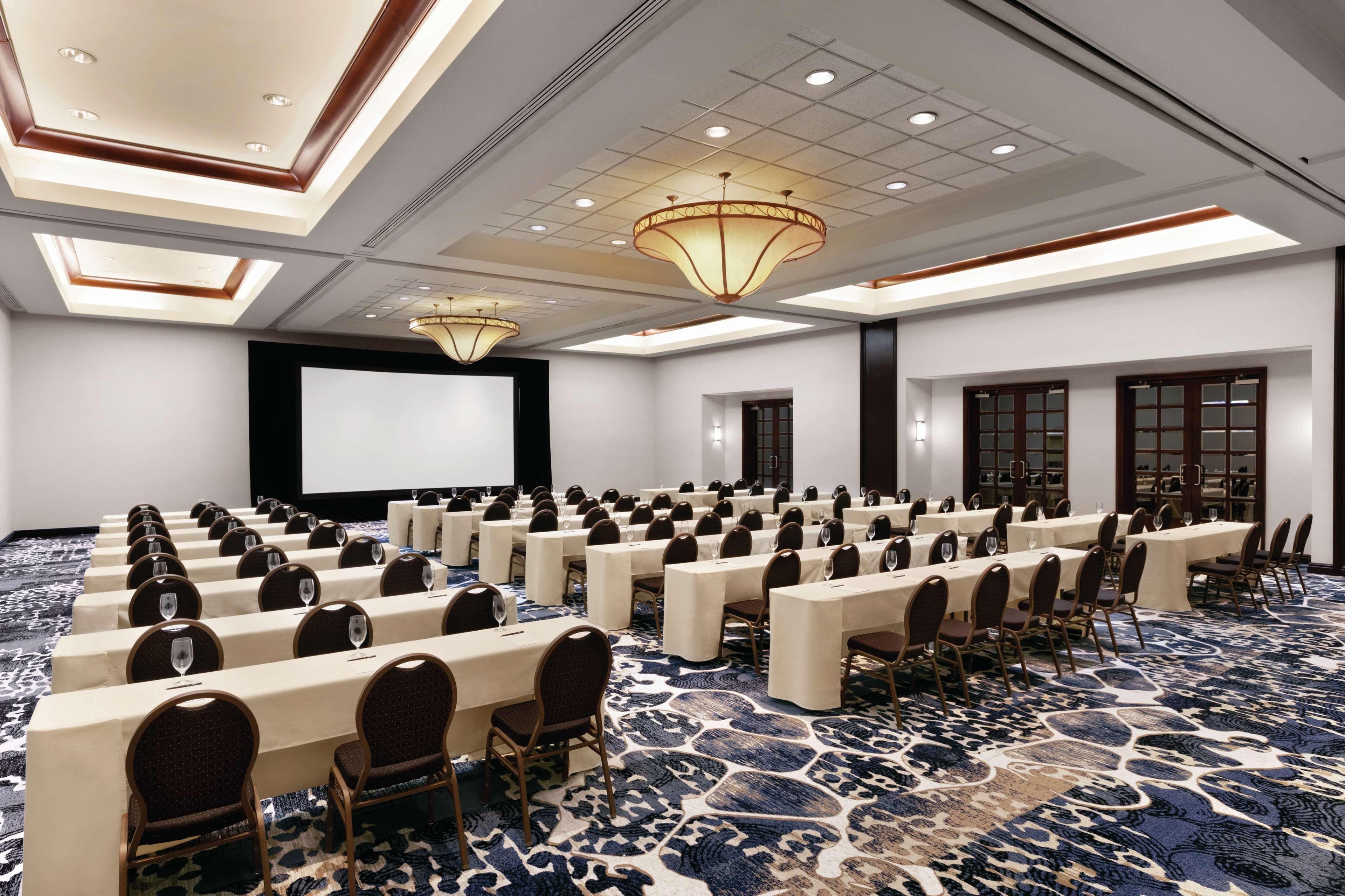Hotel Hilton Charlotte Executive Park Extérieur photo