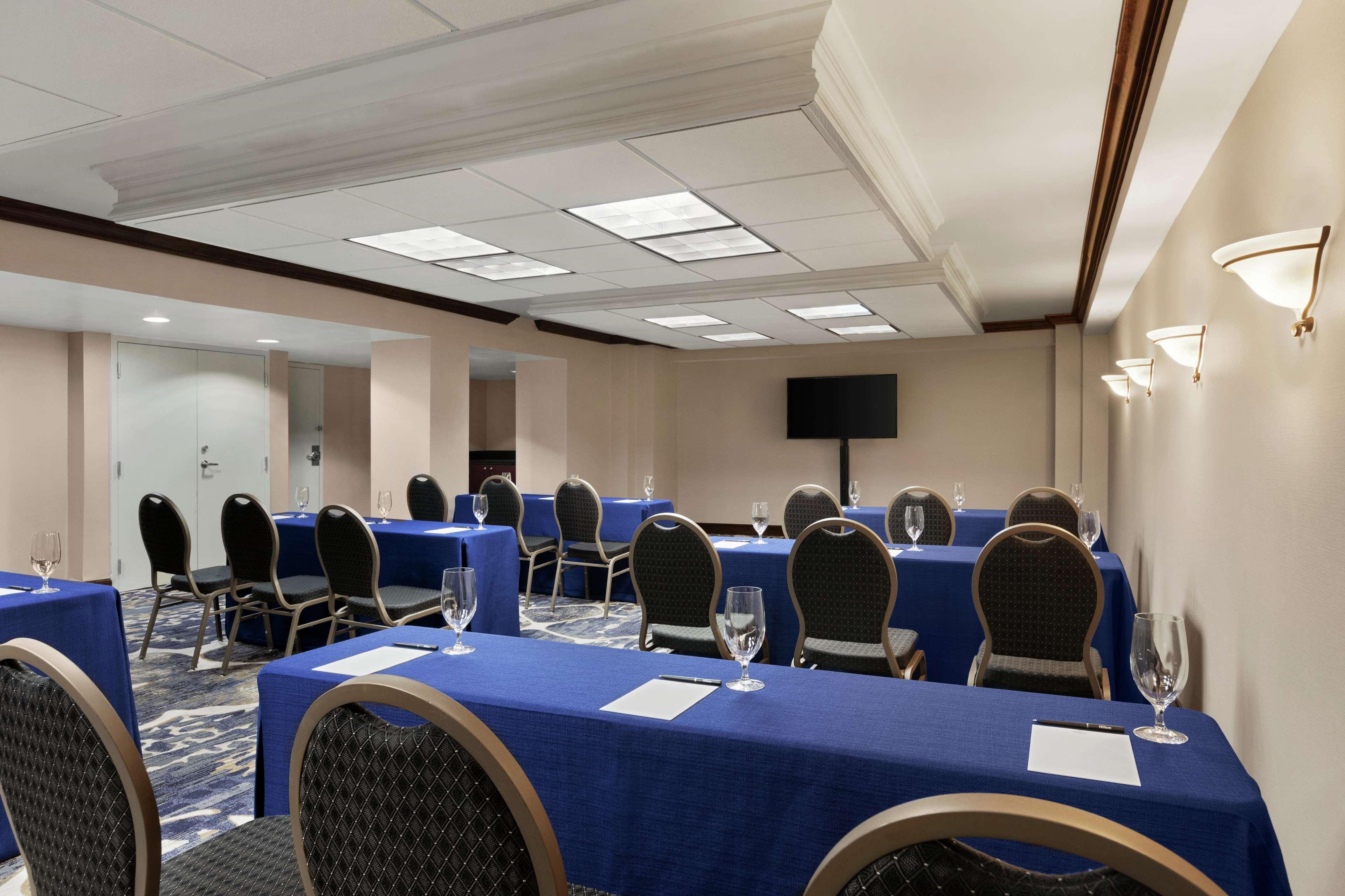 Hotel Hilton Charlotte Executive Park Extérieur photo