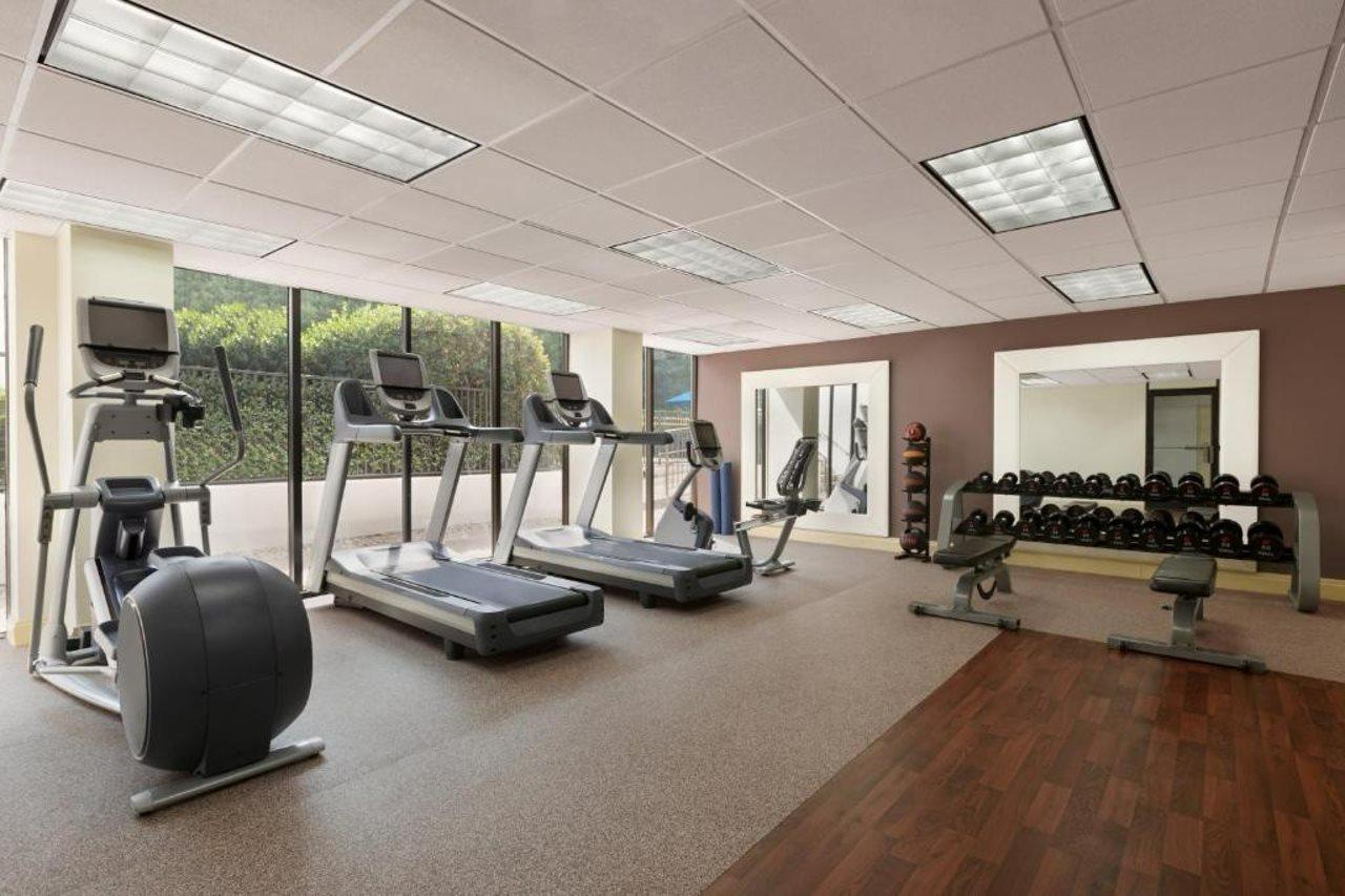 Hotel Hilton Charlotte Executive Park Extérieur photo