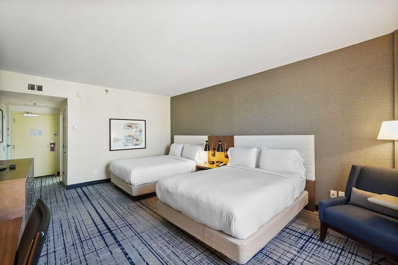 Hotel Hilton Charlotte Executive Park Extérieur photo