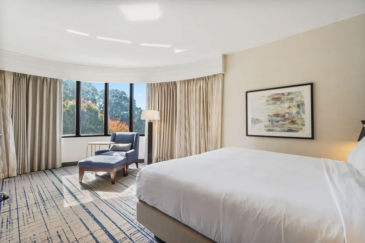 Hotel Hilton Charlotte Executive Park Extérieur photo