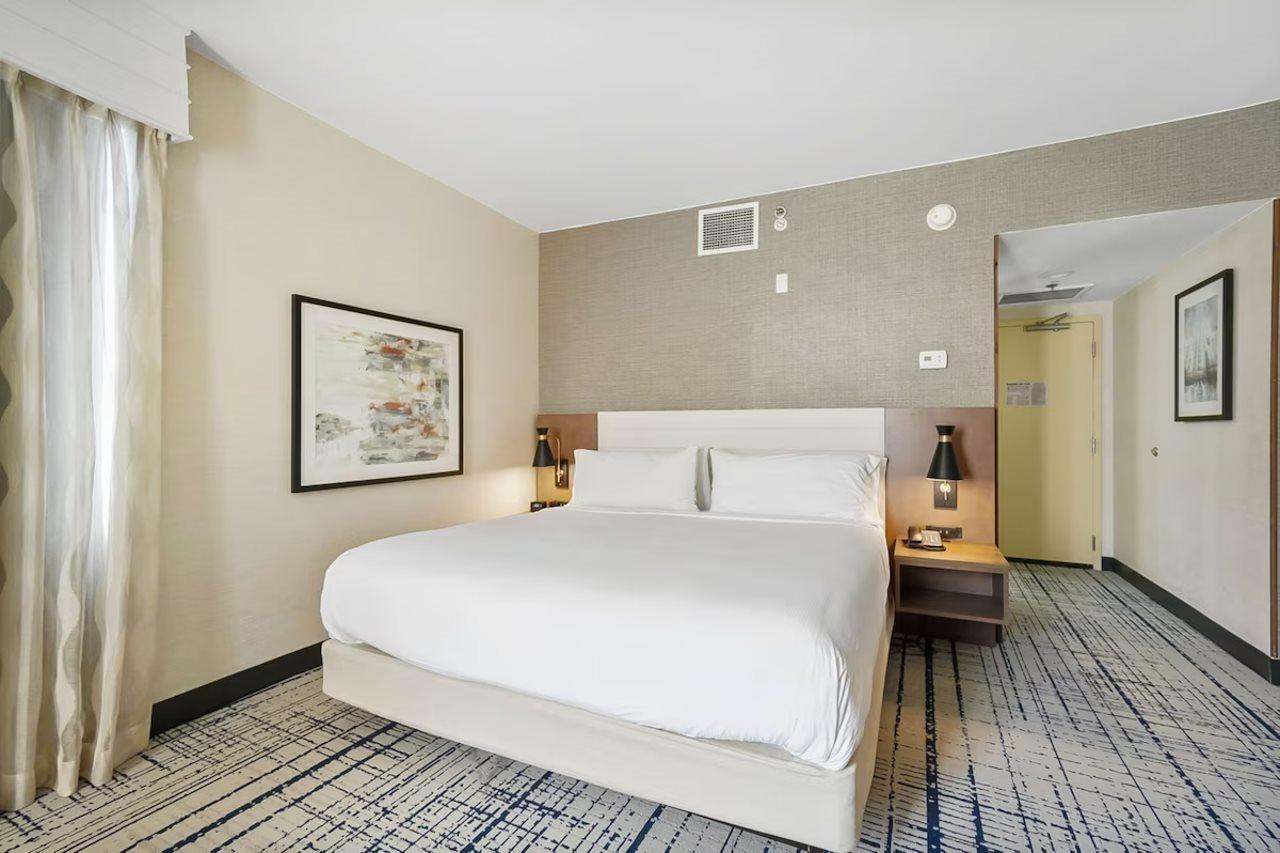 Hotel Hilton Charlotte Executive Park Extérieur photo