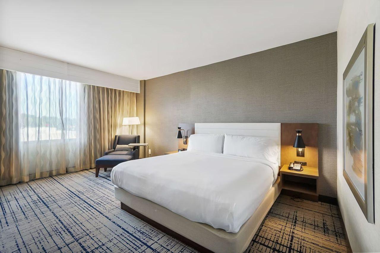Hotel Hilton Charlotte Executive Park Extérieur photo