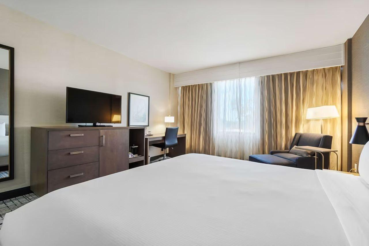Hotel Hilton Charlotte Executive Park Extérieur photo