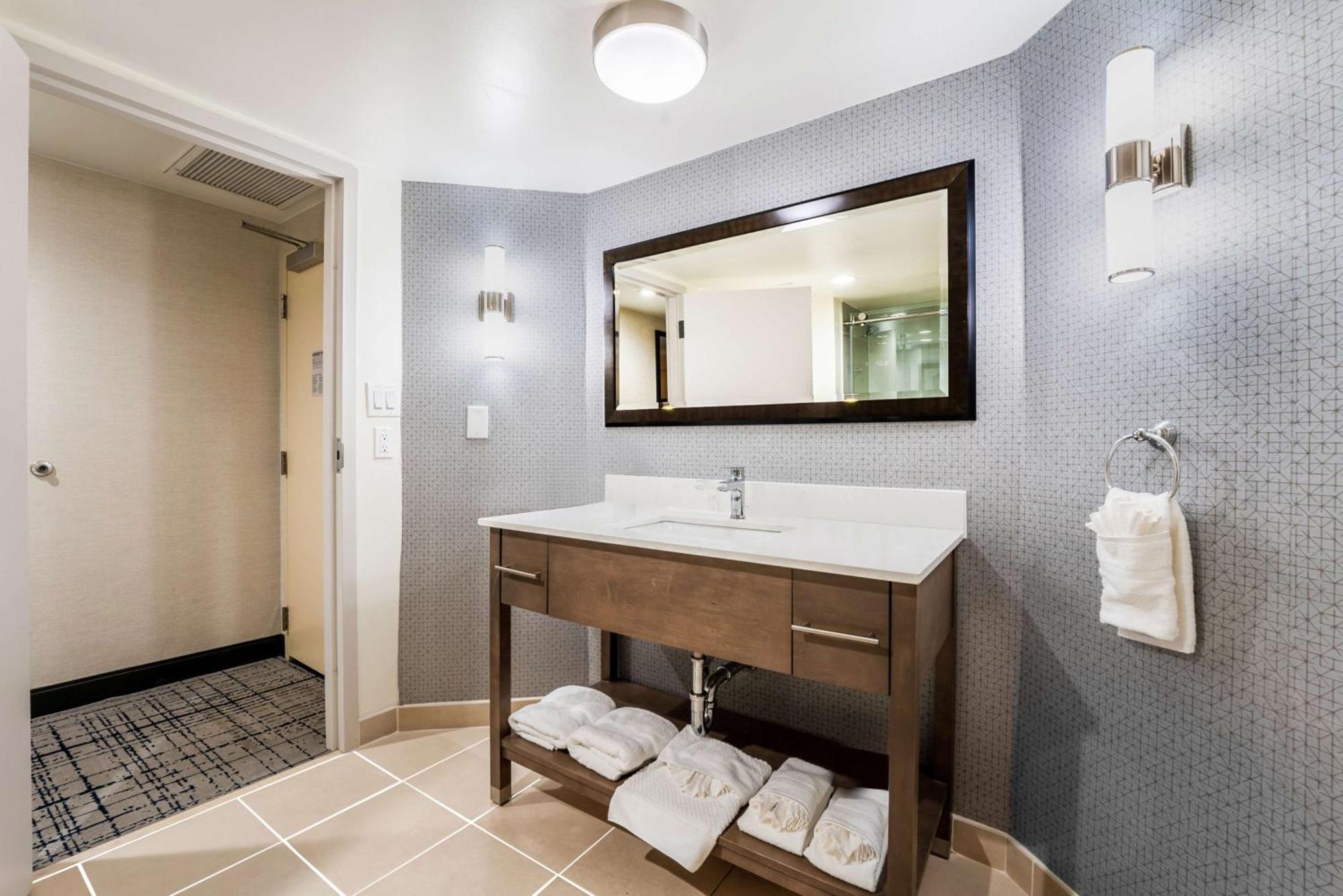 Hotel Hilton Charlotte Executive Park Extérieur photo