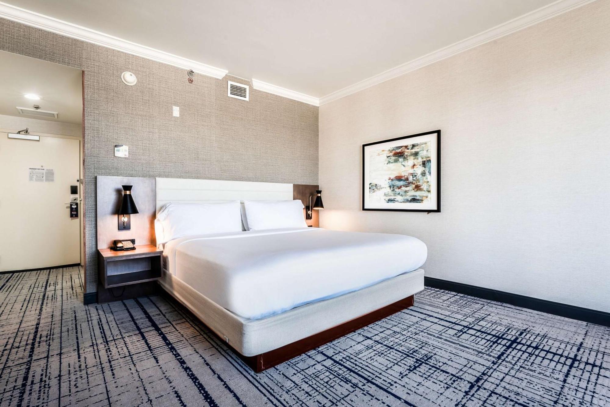 Hotel Hilton Charlotte Executive Park Extérieur photo