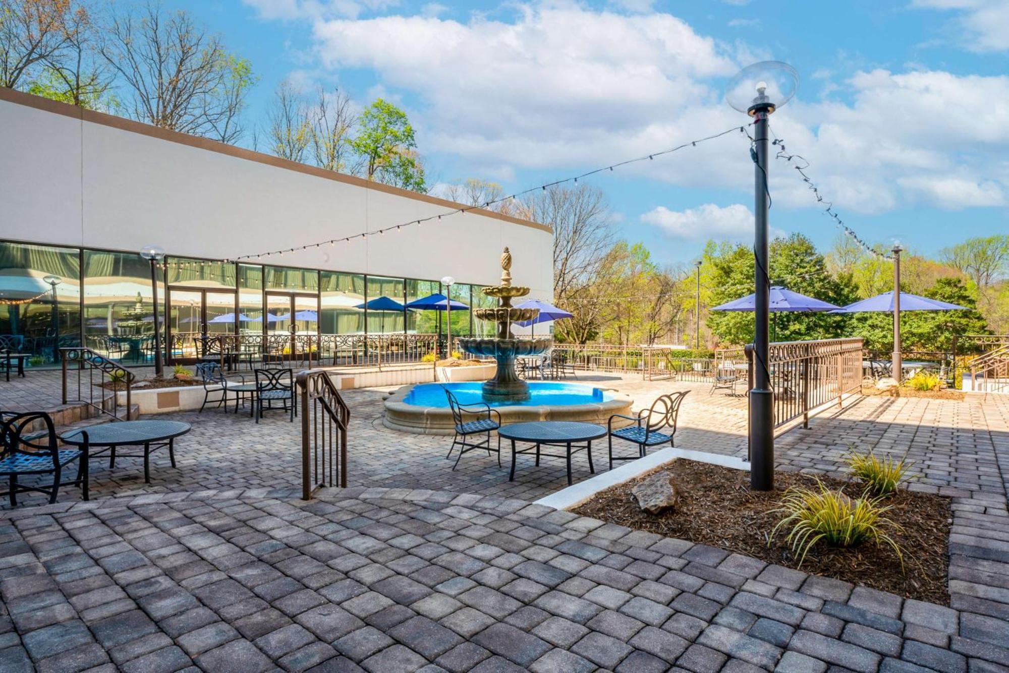 Hotel Hilton Charlotte Executive Park Extérieur photo