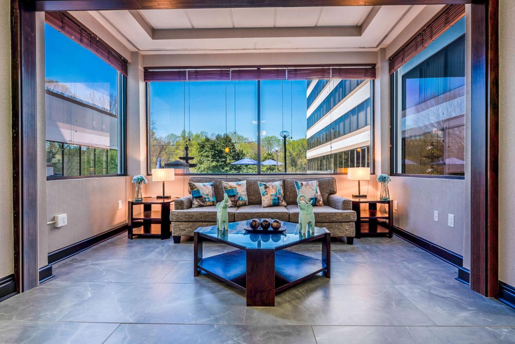 Hotel Hilton Charlotte Executive Park Extérieur photo