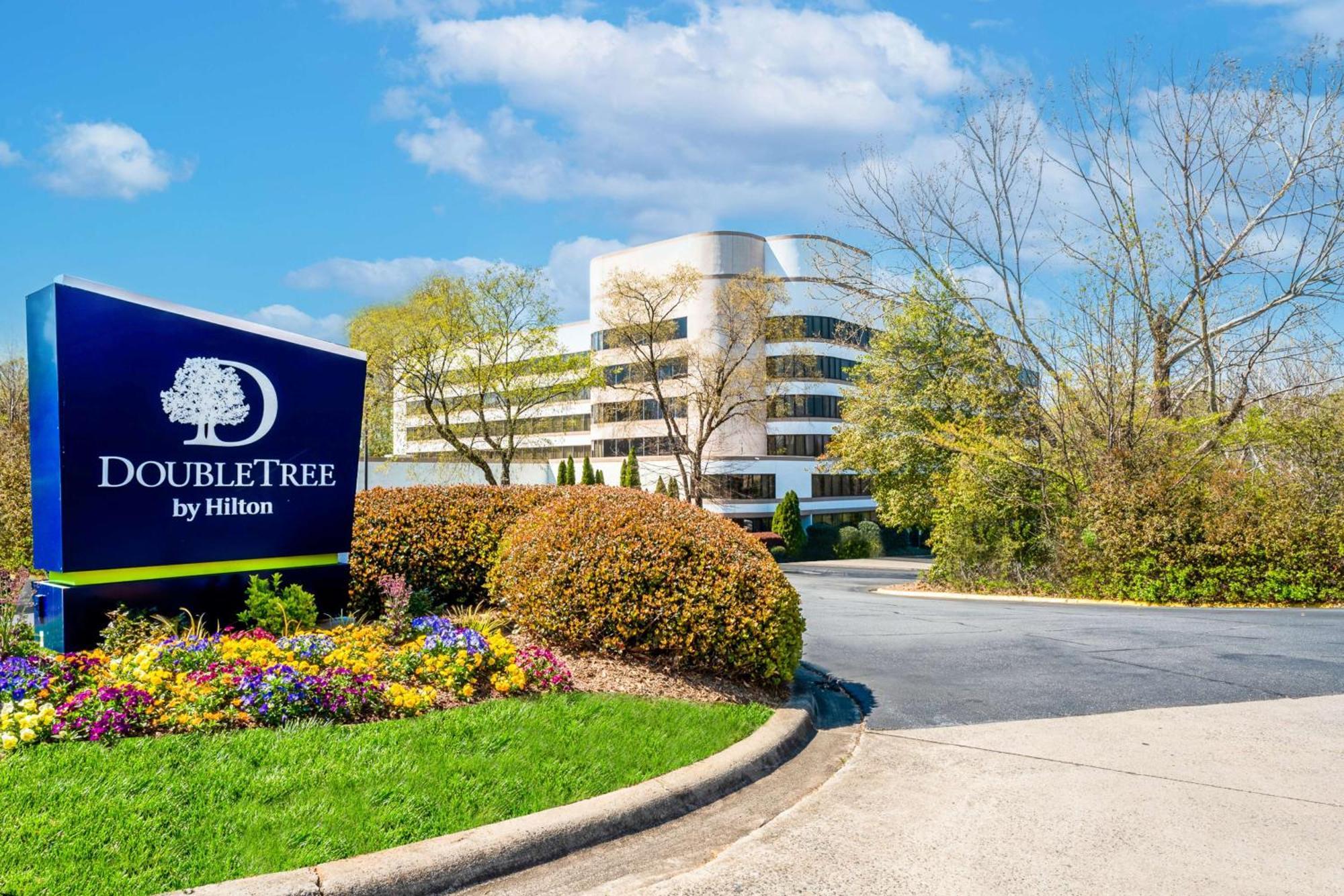 Hotel Hilton Charlotte Executive Park Extérieur photo