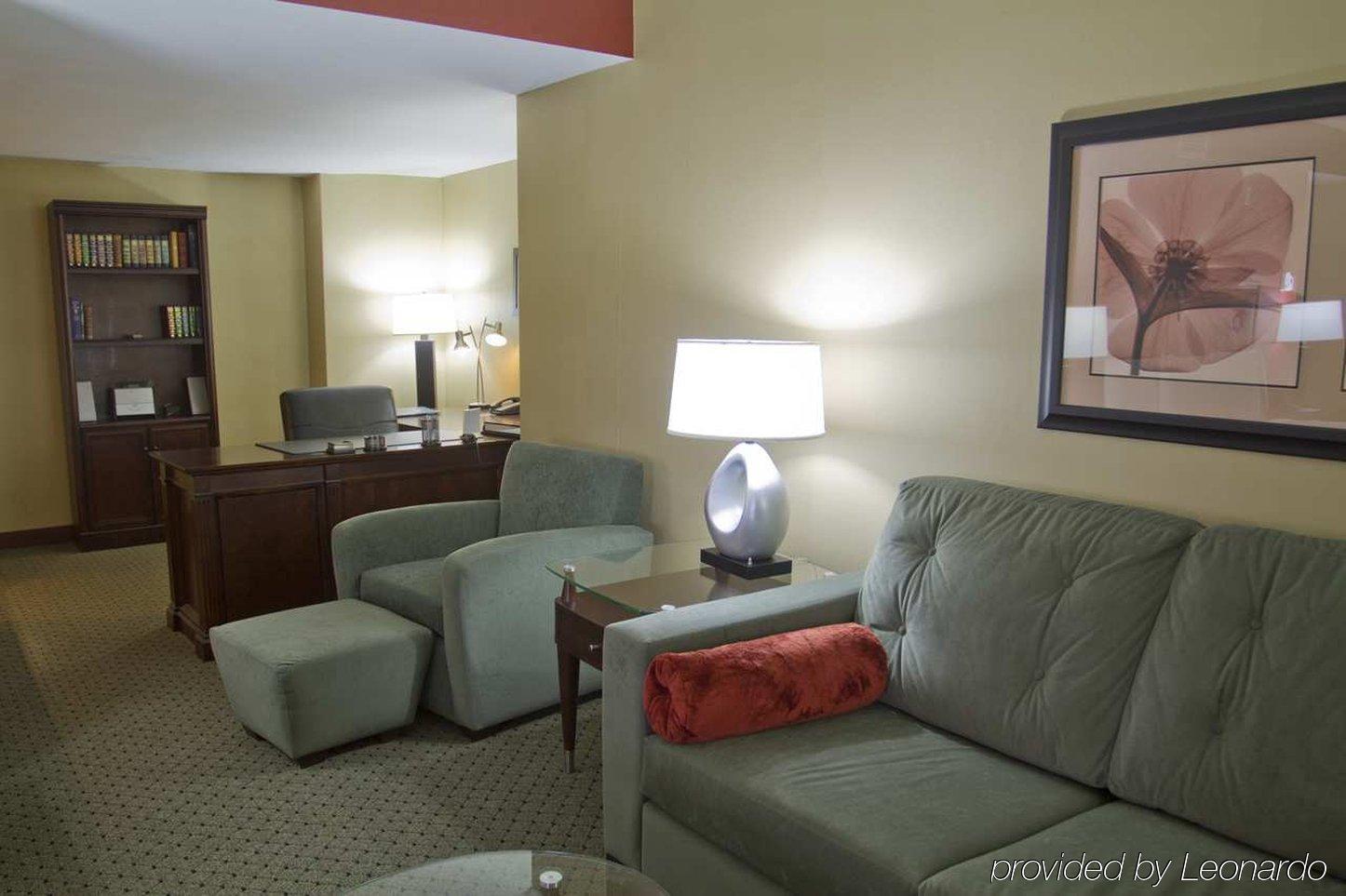 Hotel Hilton Charlotte Executive Park Extérieur photo